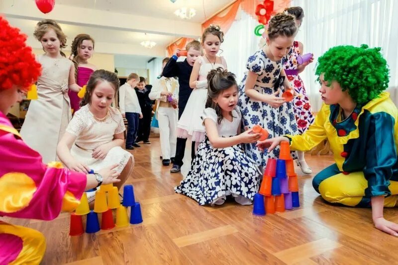 Аниматоры на выпускной в детский сад. Выпускной в садике с аниматорами. Проведение выпускного в детском саду для аниматоров. Конкурсы на детский праздник.