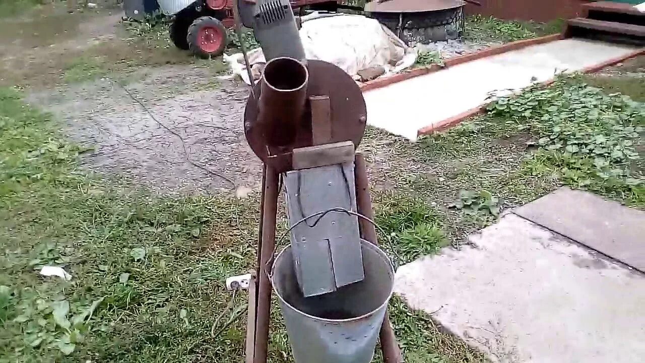 Как сделать самодельный кормоизмельчитель своими руками Кормоизмельчитель смотреть видео онлайн от "Богодухов Андрей" в хорошем качест
