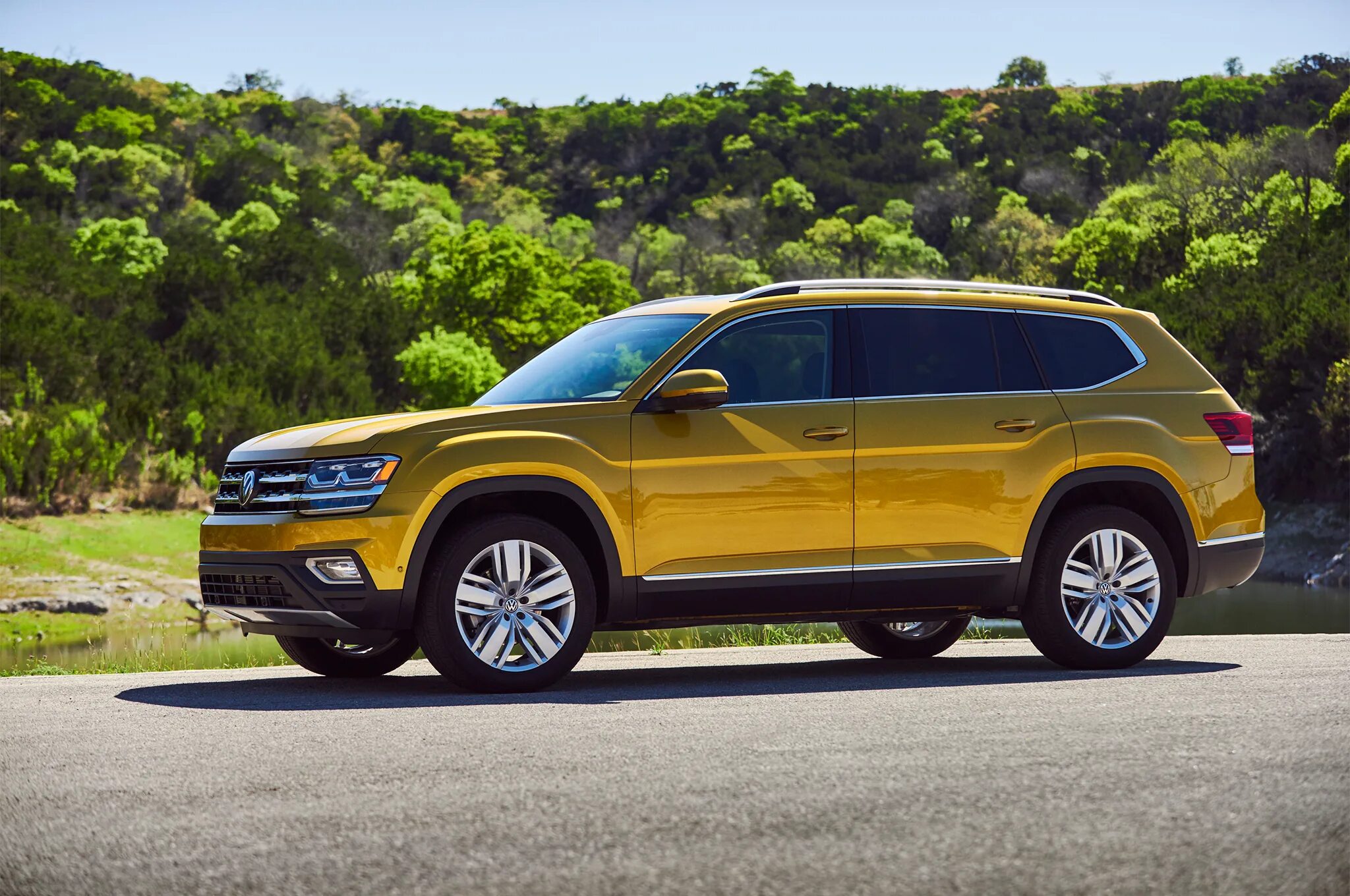 Фольксваген атлас купить. Внедорожник Volkswagen Atlas. VW Teramont 2020. Фольксваген атлас и Терамонт. Фольксваген атлас Террамонт.