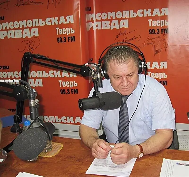 Радио тверь. Комсомольская правда Тверь радио ведущие. Фото сотрудников радио Комсомольская правда.