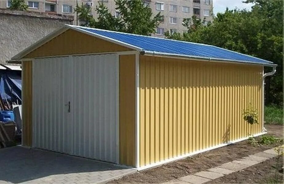 Хозблок из сэндвич панелей. Двухэтажный гараж из сэндвич панелей. сарай из желтого профнастила. желтый гараж из профнастила. гараж обшитый профнастилом слоновая кость.