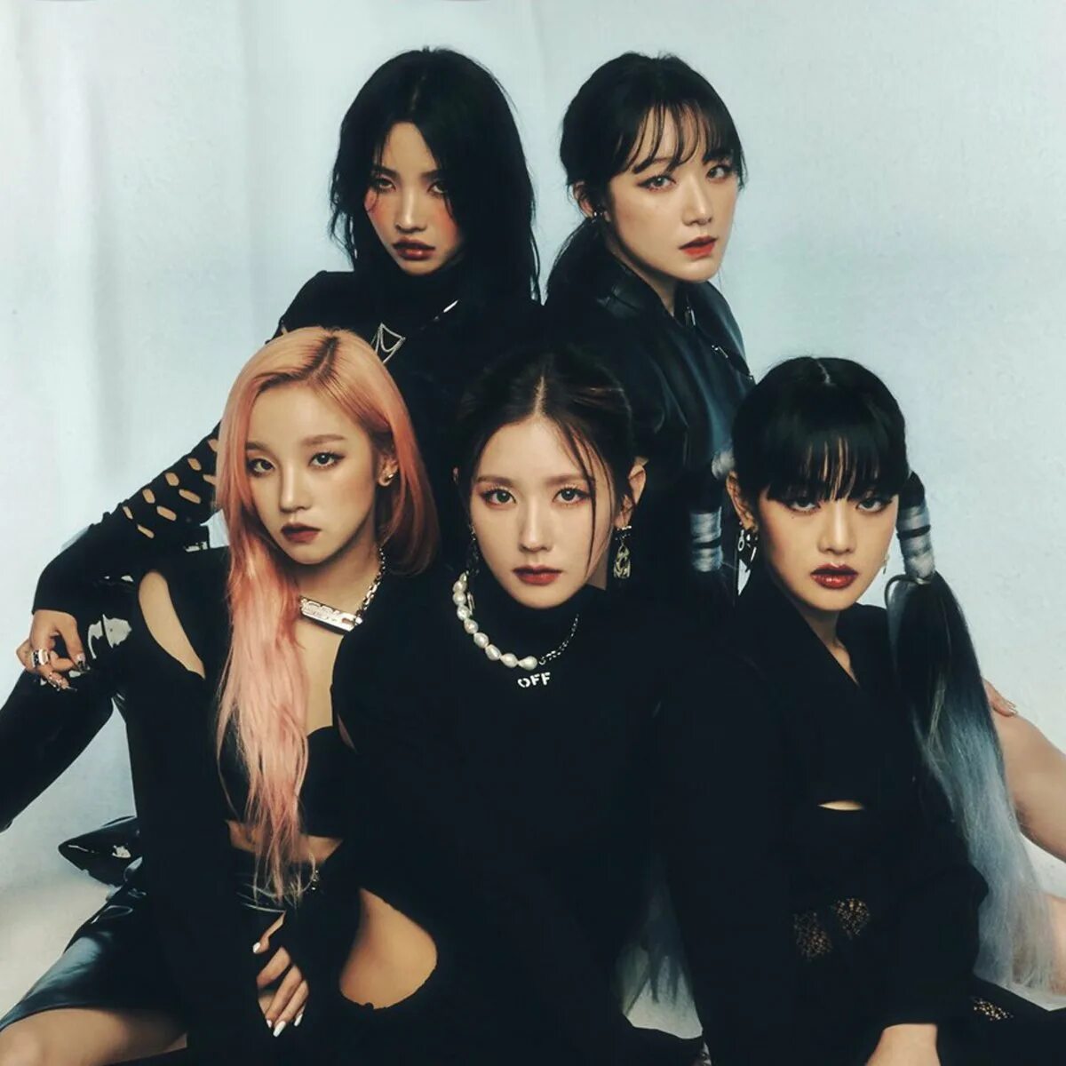 Первая песня джи айдл. Группа джи айдл. k pop группа g idle. группа g idle tomboy. группа g idle участницы.