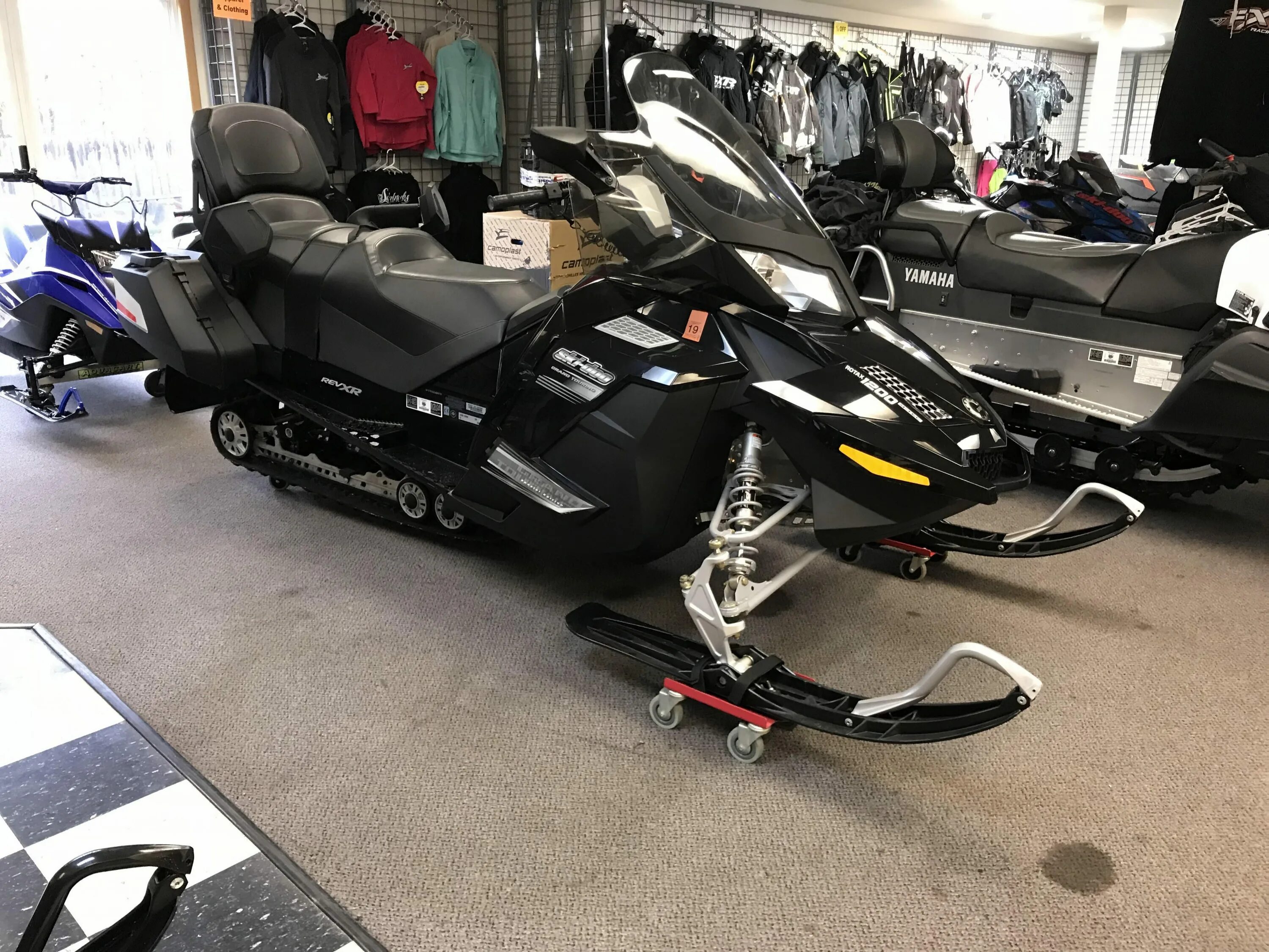 Brp grand touring. Снегоход BRP Grand Touring 1200. BRP Ski-Doo Grand Touring Sport- 600 Ace. Ski Doo Grand Touring se 1200. BRP Ski-Doo Grand Touring 1200 4-Tec.