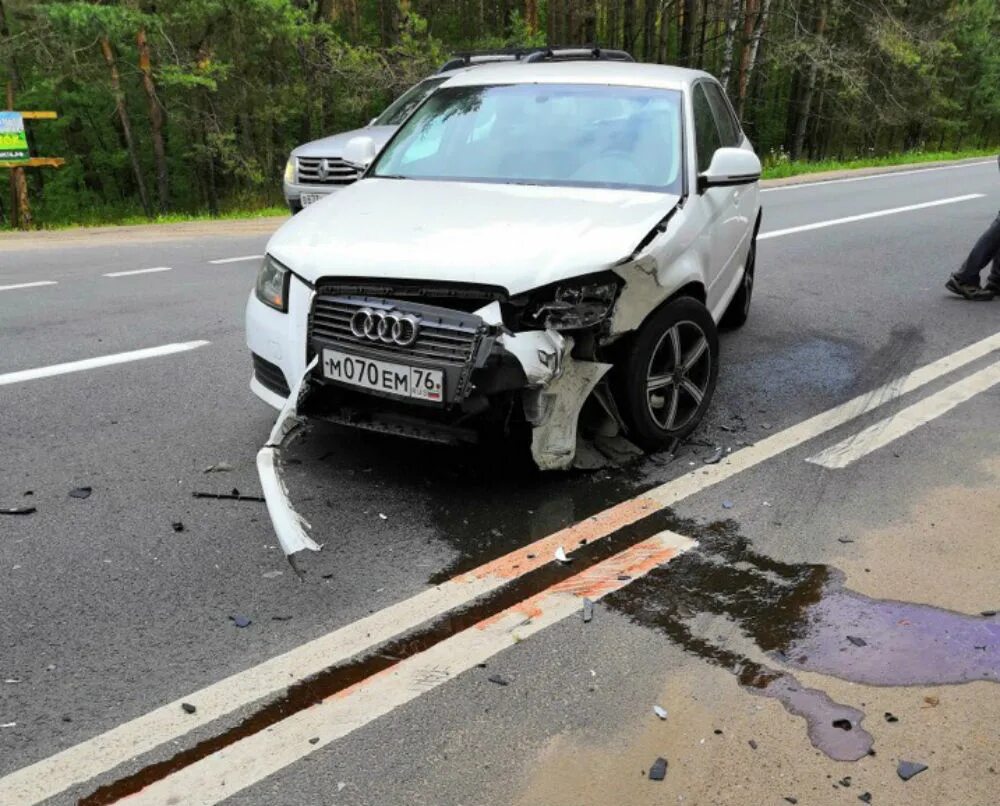 Мотоцикл вечером. Авария в ярославле вчера. Ярославле на пешехода сбили девушку. Ярославский происшествие сегодня. Дтп на тутаевском шоссе в ярославле сегодня.