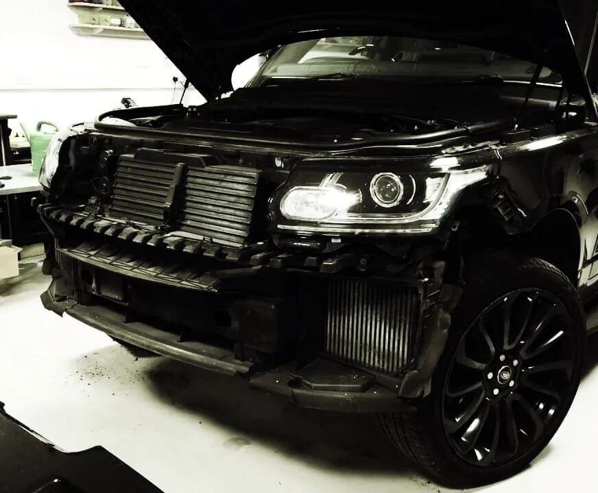 Снять бампер рендж ровер. Range rover l405 рестайлинг. мойка радиаторов range rover l405. снятие бампера range rover l405. land rover vogue 4 l405.
