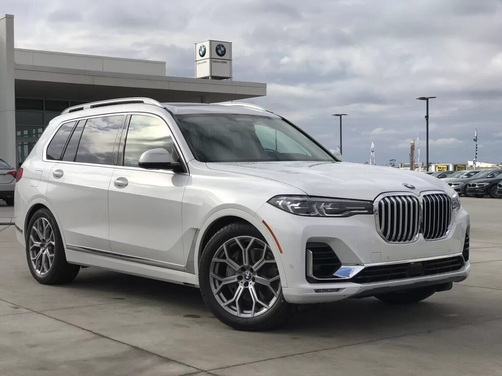 Х 8 е х 7. БМВ х7 белая. BMW x7 White. BMW x7 белый. BMW x7 xdrive50i.