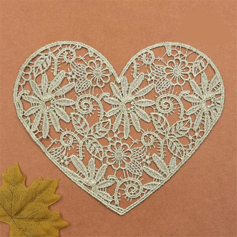 Сердце из кружева. Кружево с сердечками. Кружевное сердечко. Кружевное сердце. Сердце кружево.