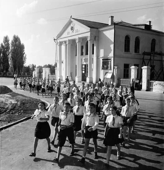 Пионерская улица школа. Пионеры 1922 год. Первые пионеры. Первые пионерские отряды в СССР. Пионерский отряд.