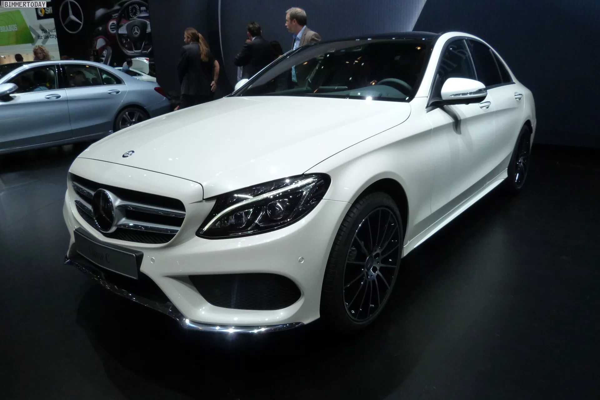 Автомобили с-класса 2019. Mercedes-benz e-класс 2021. Mercedes eqc черный. Мерседес е200 амг 2020. Мерседес 720.
