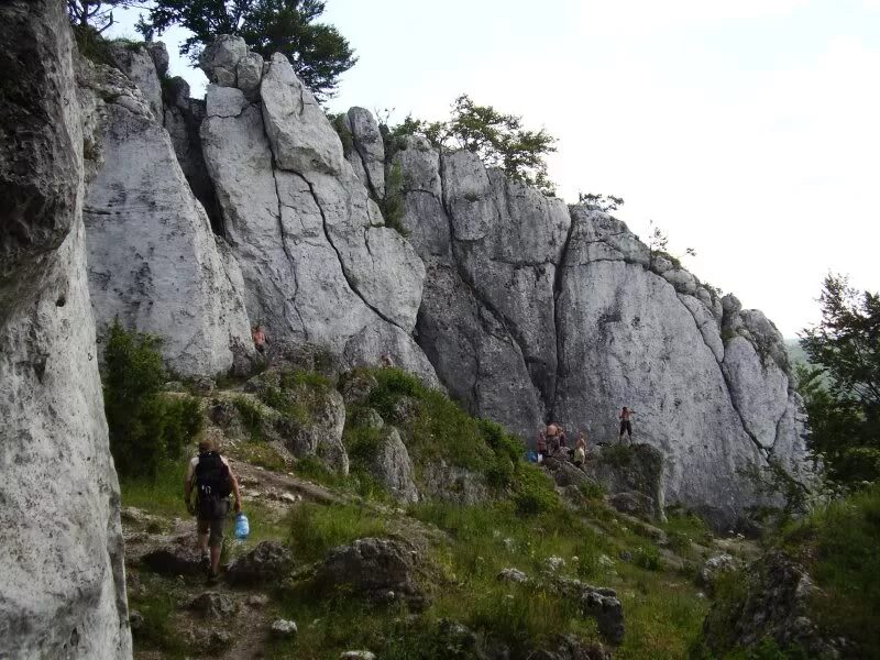 такмаковский район красноярские столбы. скала такмак красноярск. скала такмак красноярские столбы. скала тотем столбы красноярск. группа скал в такмаковском районе парка столбы.