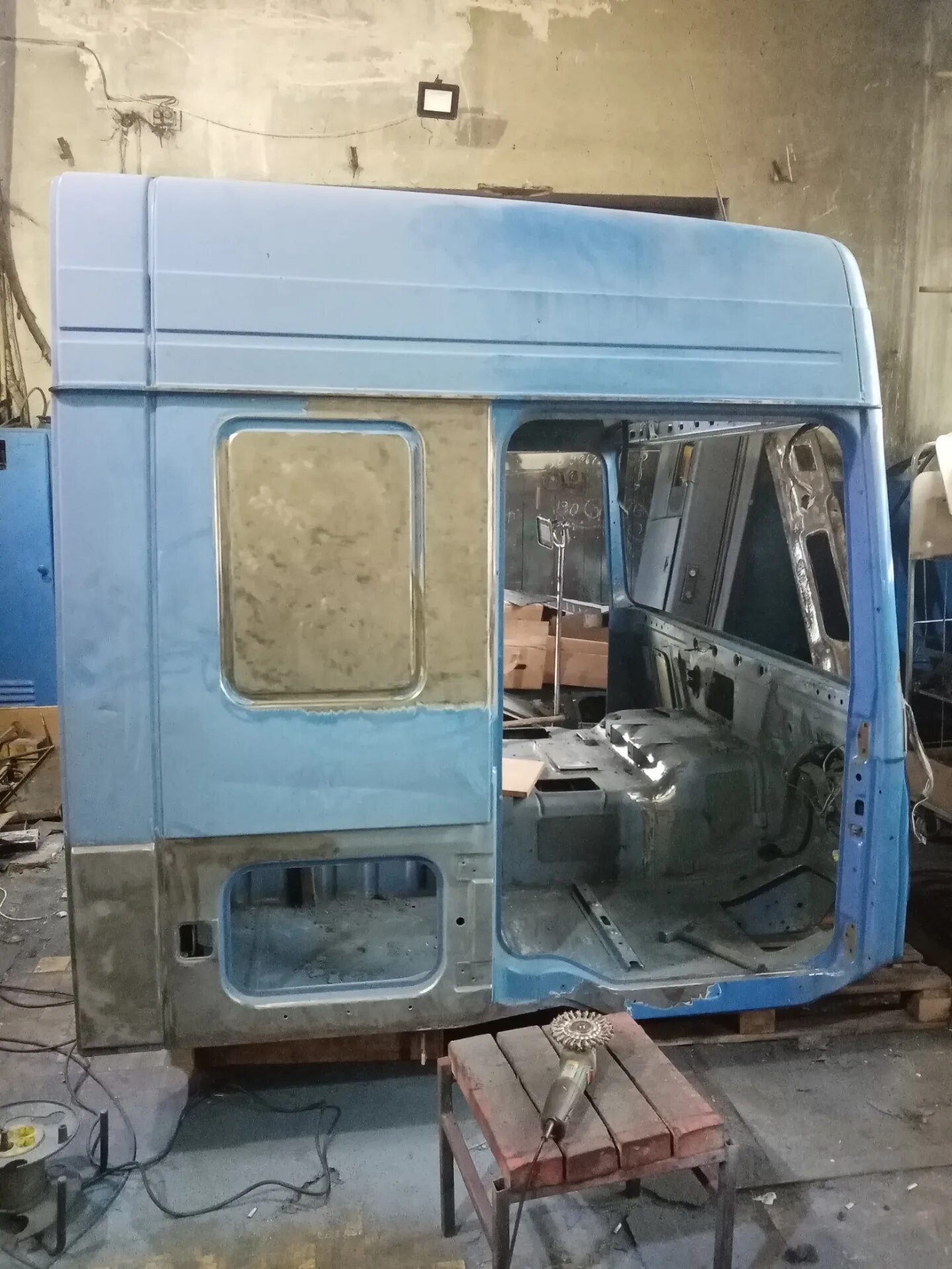 A94360005050014 каркас кабины. Крыша кабины даф цф 85. Кабина даф 95 xf. Замена кабины даф 105. Ман тгс без бампера.