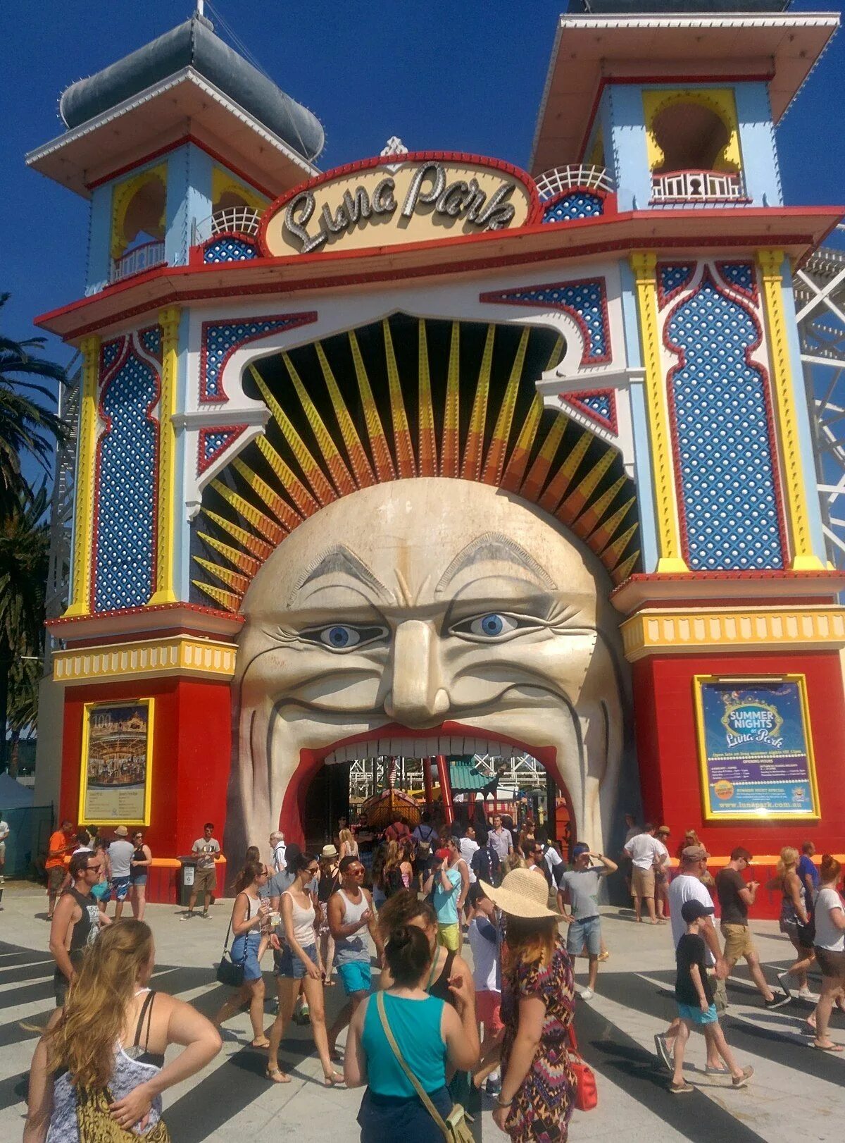 Луна парк 2. Луна-парк Мельбурн. Luna Park Австралия. Beirut Luna Park. Вход в Луна парк Австралия.