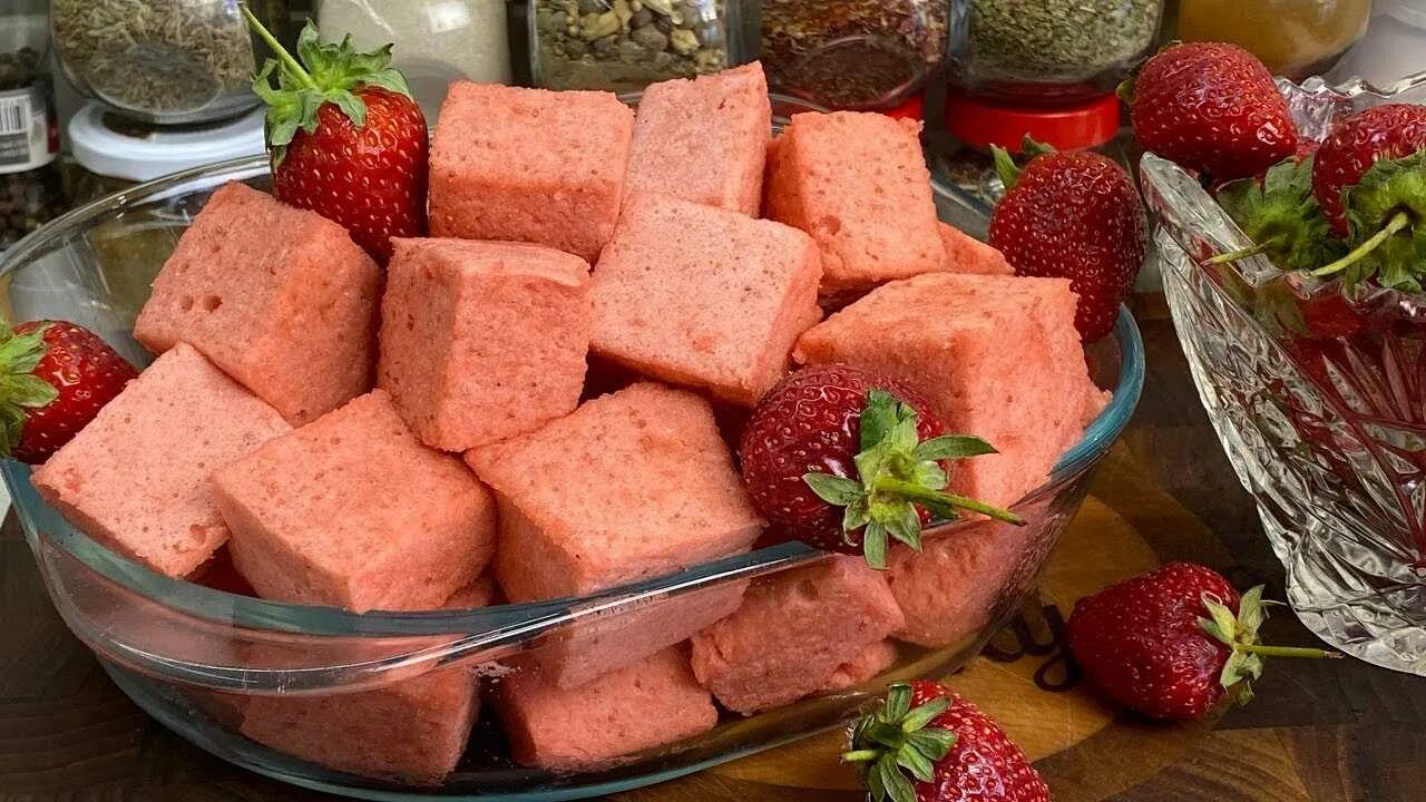 Клубничное суфле с желатином. Земляничное суфле. Творожный мусс. Клубничный пудинг. Клубничное суфле.