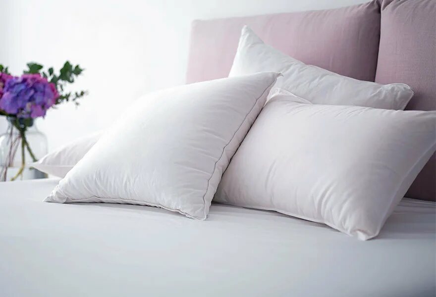 Подушка какую купить отзывы. Синтетический наполнитель для подушек. Синтетическая подушка. Лучший наполнитель для подушек для сна. Куча подушек.