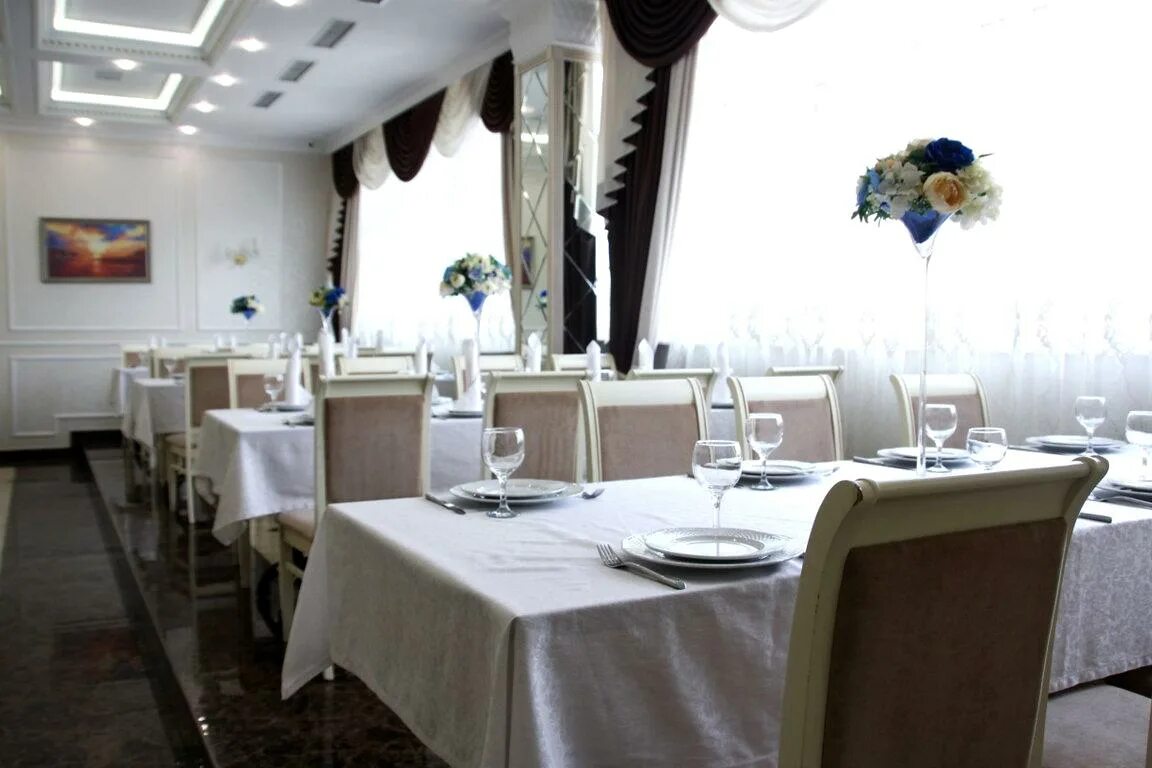 Банкетный зал заря бибирево. Ресторан заря богородск. Кафе-ресторан заря улица лескова, 25. Ресторан заря. Ресторан заря бибирево.