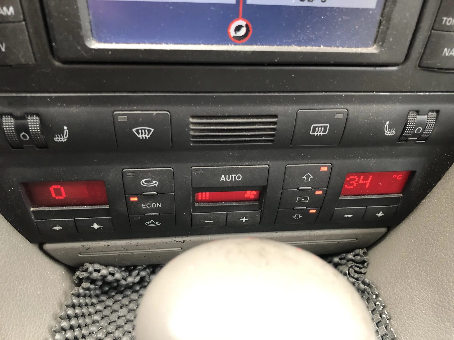 Климат контроль ауди а6 с6. Кнопки климата audi a6 c5. Климат контроль ауди а6 с5 1999 года. Подушки безопасности ауди а4 б6. Кнопки климат контроля ауди а4 б6.