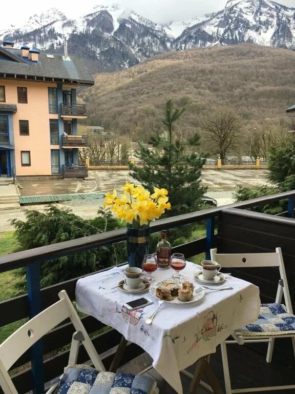 Отель вертекс красная поляна. Ресторан шале эсто садок. Гостидзе эсто садок. Новотель резорт красная поляна горки отель 5. Завтраки эсто садок.