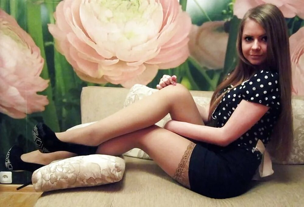 рядом с ц п. девушки продаются. сливы девочек 16 лет. девушка из двача. маша и вероника.