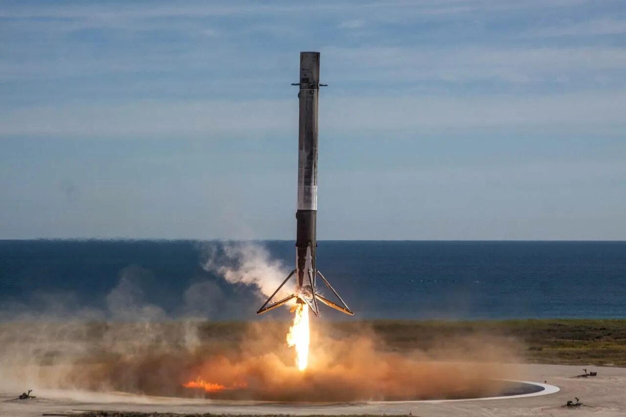 Falcon 9. Ракетоноситель Falcon 9. Илон Маск Falcon 9. Falcon 9 первая ступень.