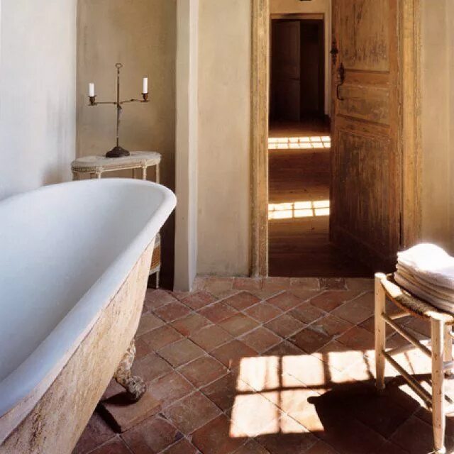 Старая ванная комната. Старая ванная. Старинные ванные комнаты. Старая советская ванная комната. Old in bathroom.