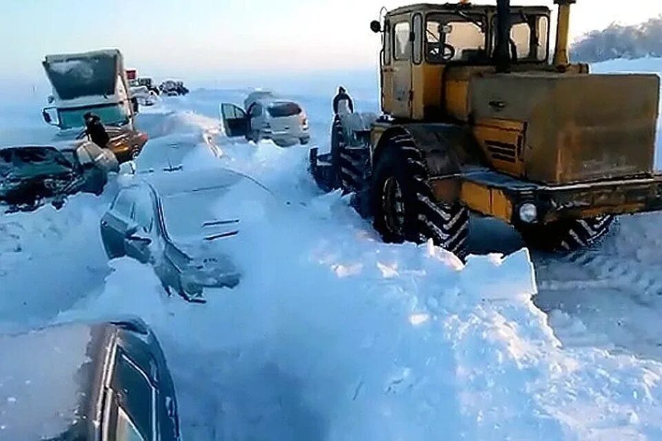 Русски снег бураны. Снежный плен Оренбург Орск. Снежный занос Орск Оренбург. Снежные заносы на трассе. Снежные заносы Бураны.