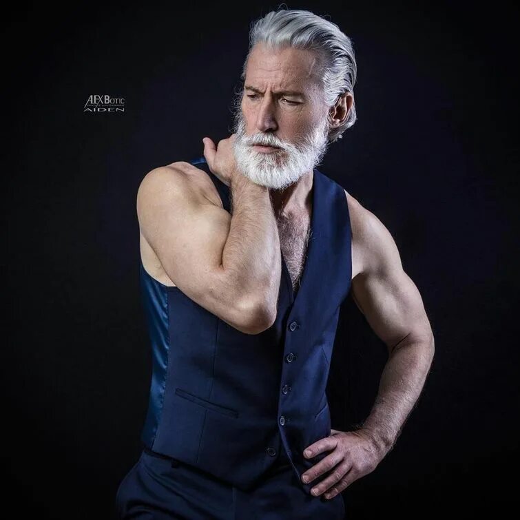 Мужчина постарше отзывы. Эйден Брэди, 50 лет. Пожилой мужчина с бородой. Фотосессия для пожилого мужчины. Брутальный пожилой мужчина.