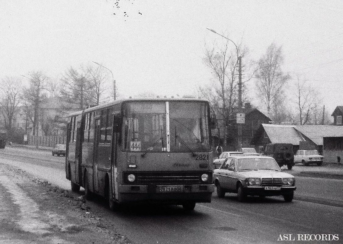 Первые автобусы спб. Ikarus 280.64. Икарус-280.01 Ленинград. Икарус 280.64 в СССР. Икарус в Ленинграде.