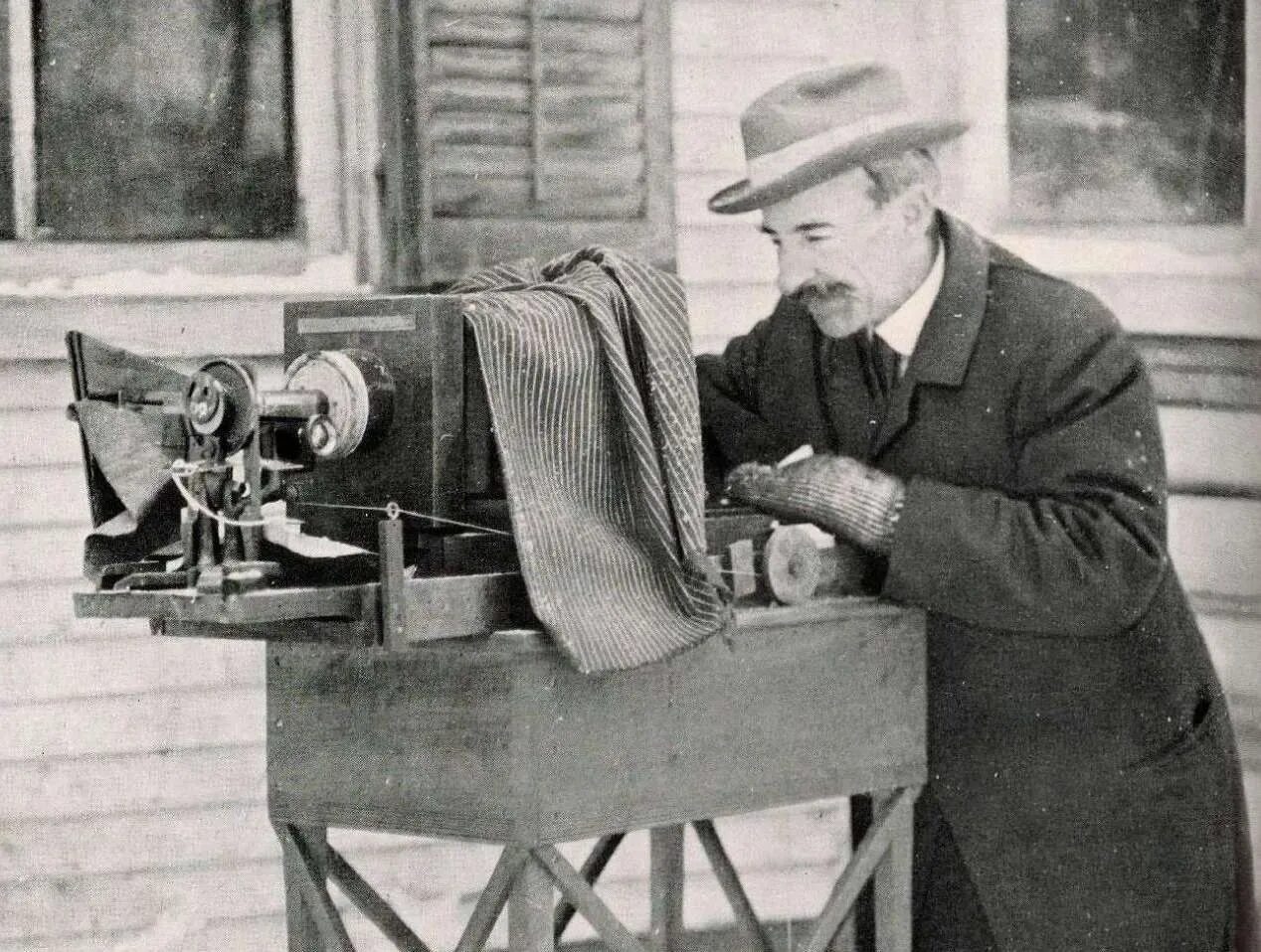 Изобретение фотографии дата. Изобретение фотографии дата. Изобретение фотографии дата. Первая фотокамера в мире. Первый фотоаппарат в мире.