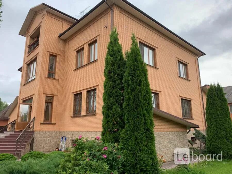Дом в клину в черте города. Загородный дом в клину.