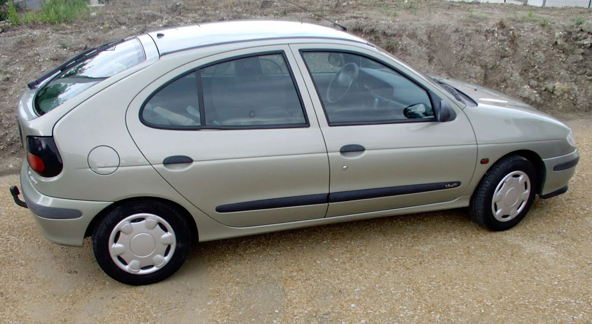 Рено Меган 1998. Рено Меган 1. Renault Megane 1999. Рено Меган 1998 хэтчбек.