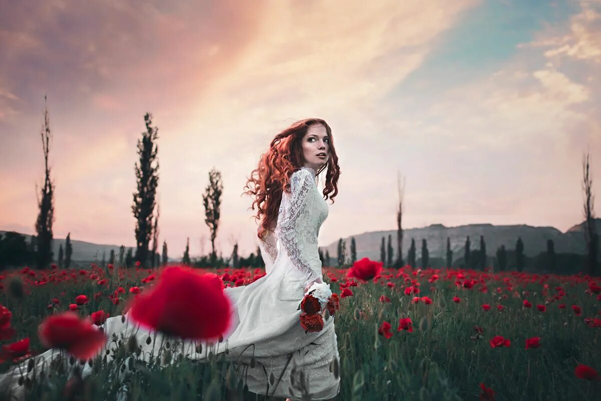 Невеста убегает. Невесты подмосковья. Невесты подмосковья. Невеста сбежала со свадьбы. Невесты в свадебных платьях.