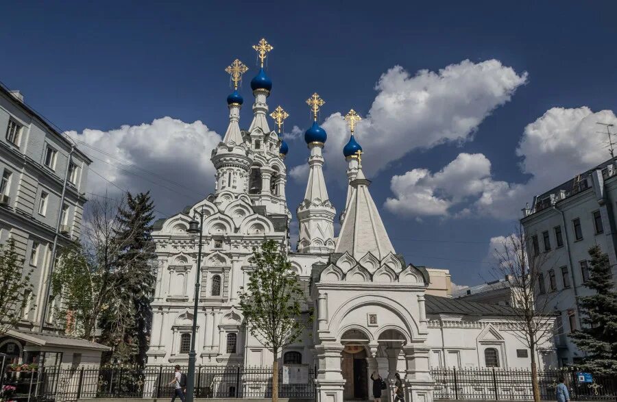 Московская церковь рождества богородицы. Церковь Рождества Богородицы в Путинках. Церковь Рождества Богородицы в Путинках на малой Дмитровке. Церковь Рождества Богородицы в Путинках 17 век. Церковь Рождества Богородицы в Путинках 1649-1652.