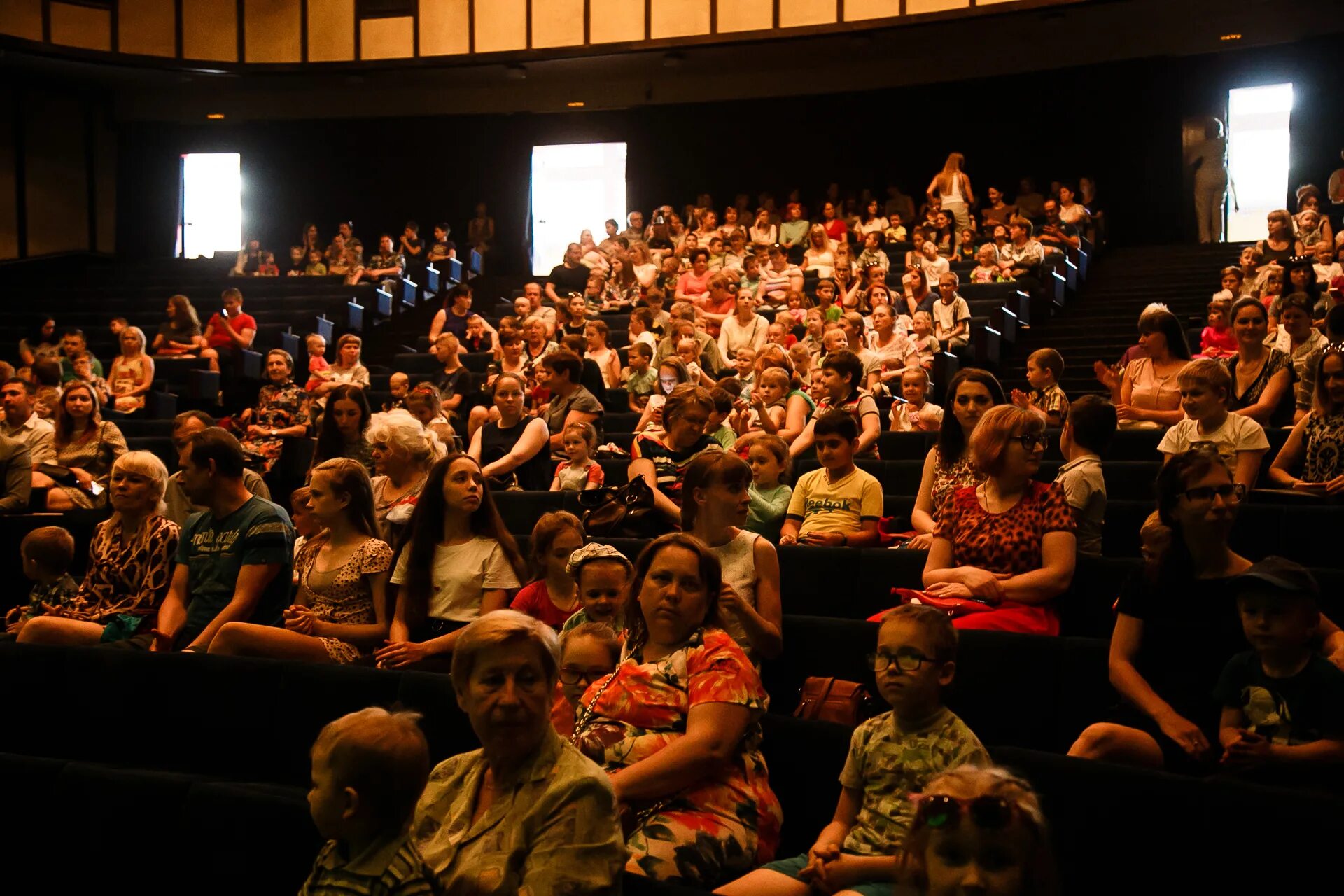 театр юного зрителя нижний новгород внутри. тюз нижний новгород зал. тюз нижний новгород фото зала. театр юного зрителя нижний новгород зал. нижегородский театр тюз.