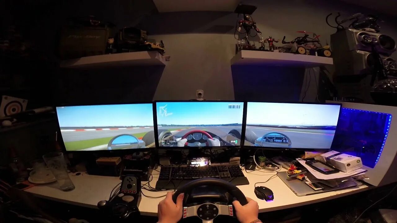 Рейс монитор. Три монитора в race sim. 3 монитора под гонки. 3 монитора sims 4. triple monitor laptop.
