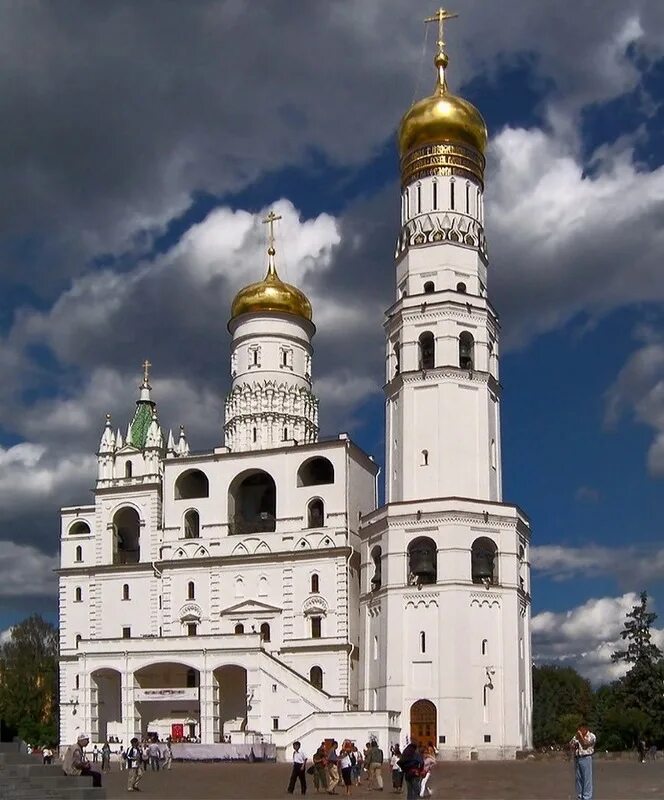 Три великие церкви. Колокольня Ивана Великого в Москве.