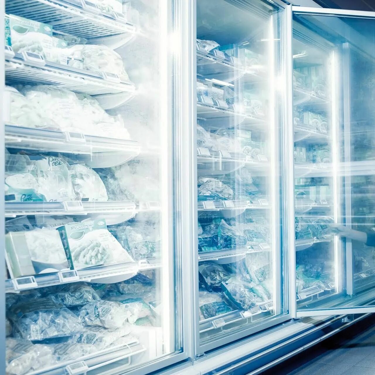 Морозильный ларь в интерьере. Супермаркет заморозка. Холодильник 3 System. Холодильник в супермаркете.