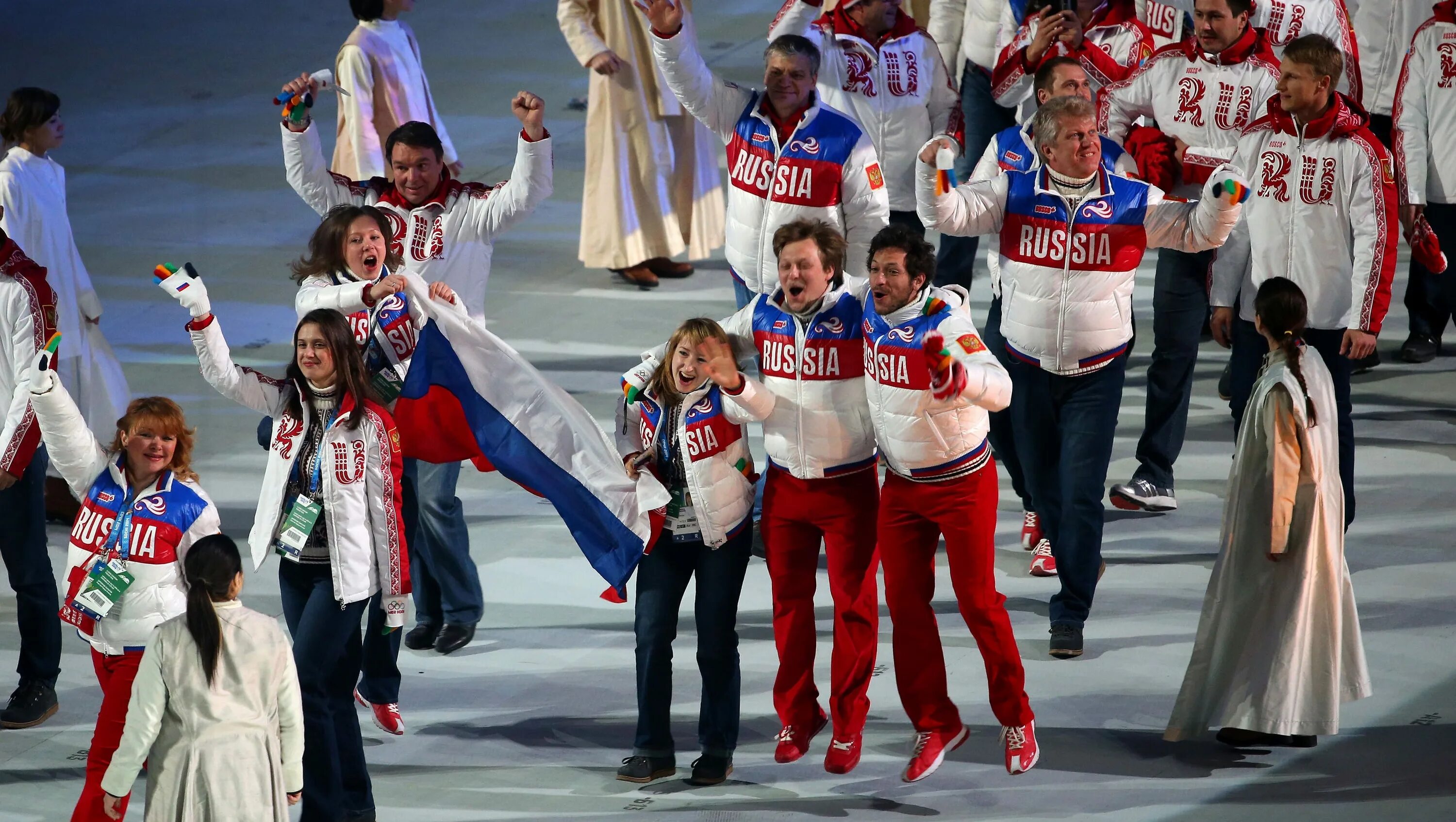 Кто стал первым российским олимпийским. Олимпийские игры в Сочи 2014. Сборная в Сочи 2014. Олимпийская сборная Сочи 2014.