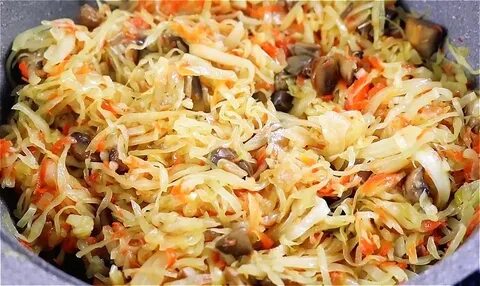 Капуста с грибами на сковороде