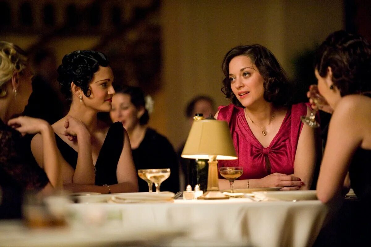 Мелвин первис джонни д. Кинофильмы д. Джонни диллинджер джонни депп. Зрители в 3d очках. Кинофильмы д.