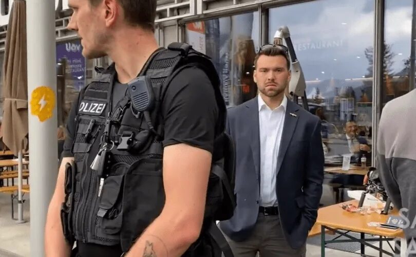 Экипаж полиции. WEF Police. Journalist Jack. "Jack Posobiec". Джек пособец