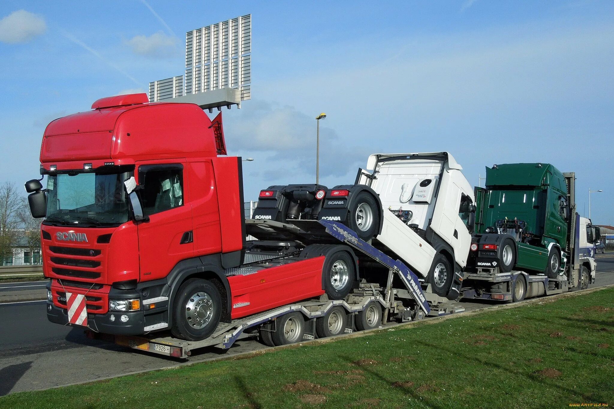 Легковушка скания. Скания Среднетоннажные Грузовики. Скания 6 r410. Scania легковая. Автовоз Скания.