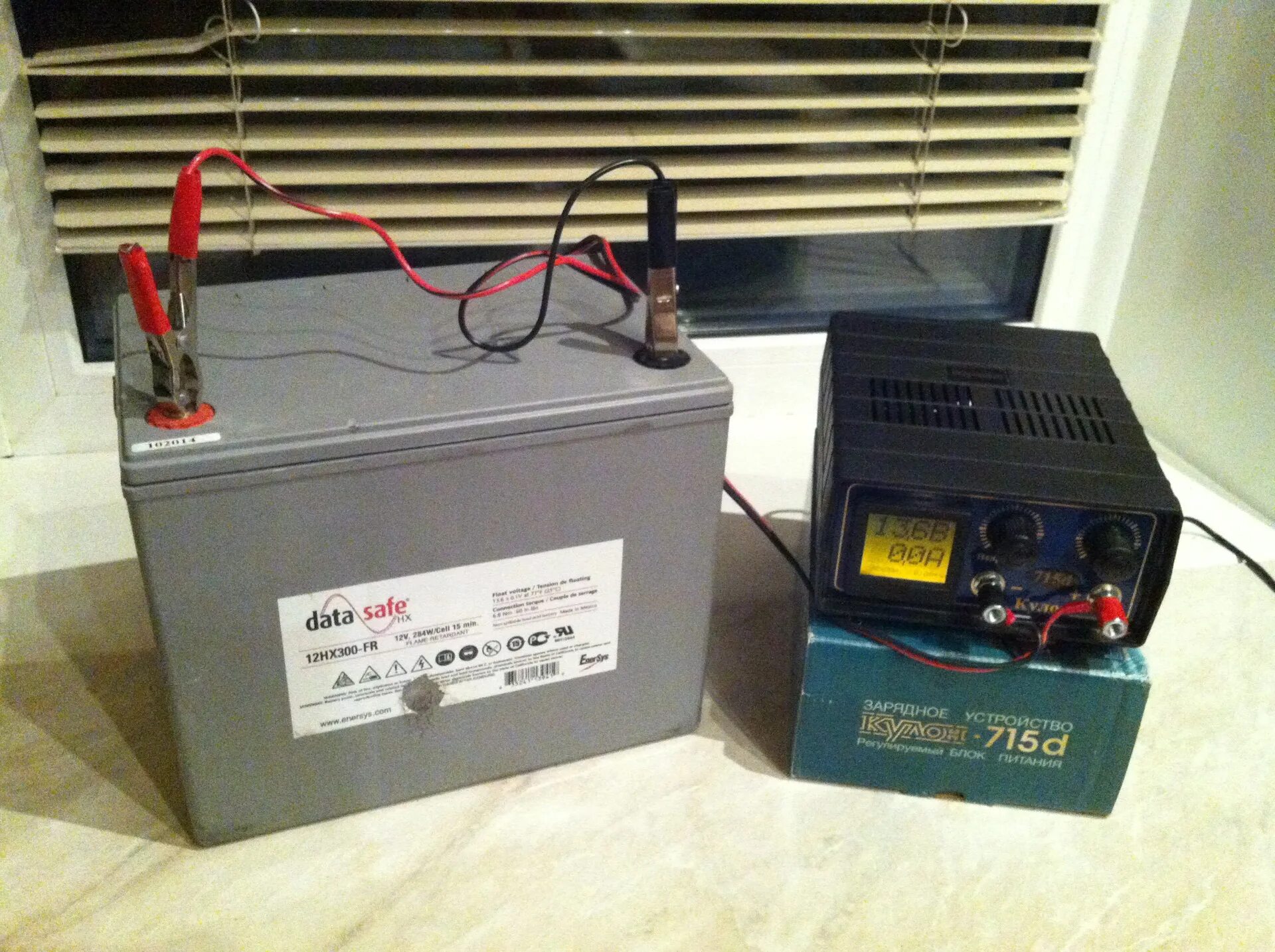 Data battery. Аккумуляторы data safe 12hx300. АГМ Hawker 12 hx300 - fr. Hawker 300 аккумулятор. АГМ ХАВКЕР под капот.