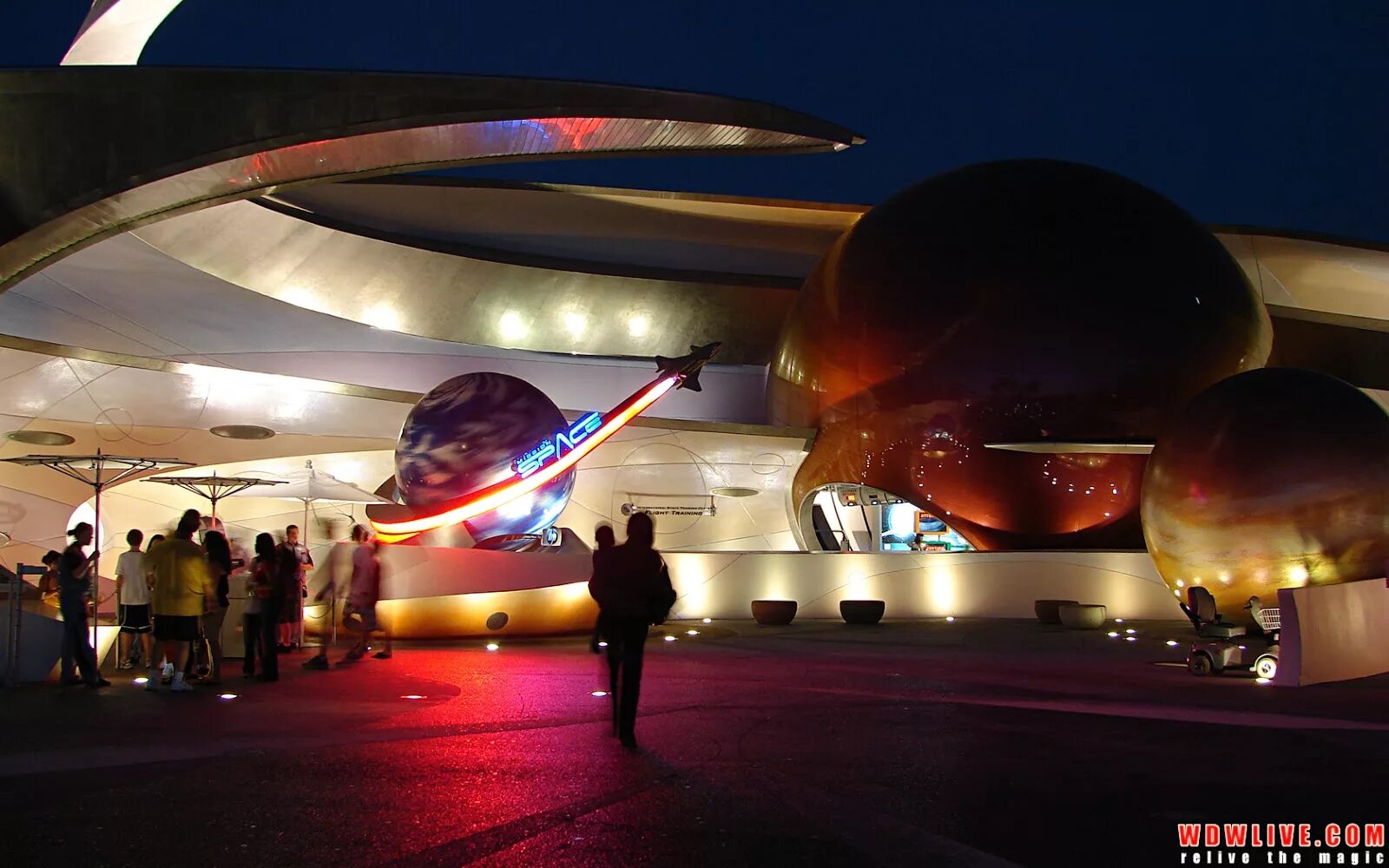 Космическое развлечение. Mission Space аттракцион. Mission Space парк. Космический городок Тулуза. Тематический парк космос.