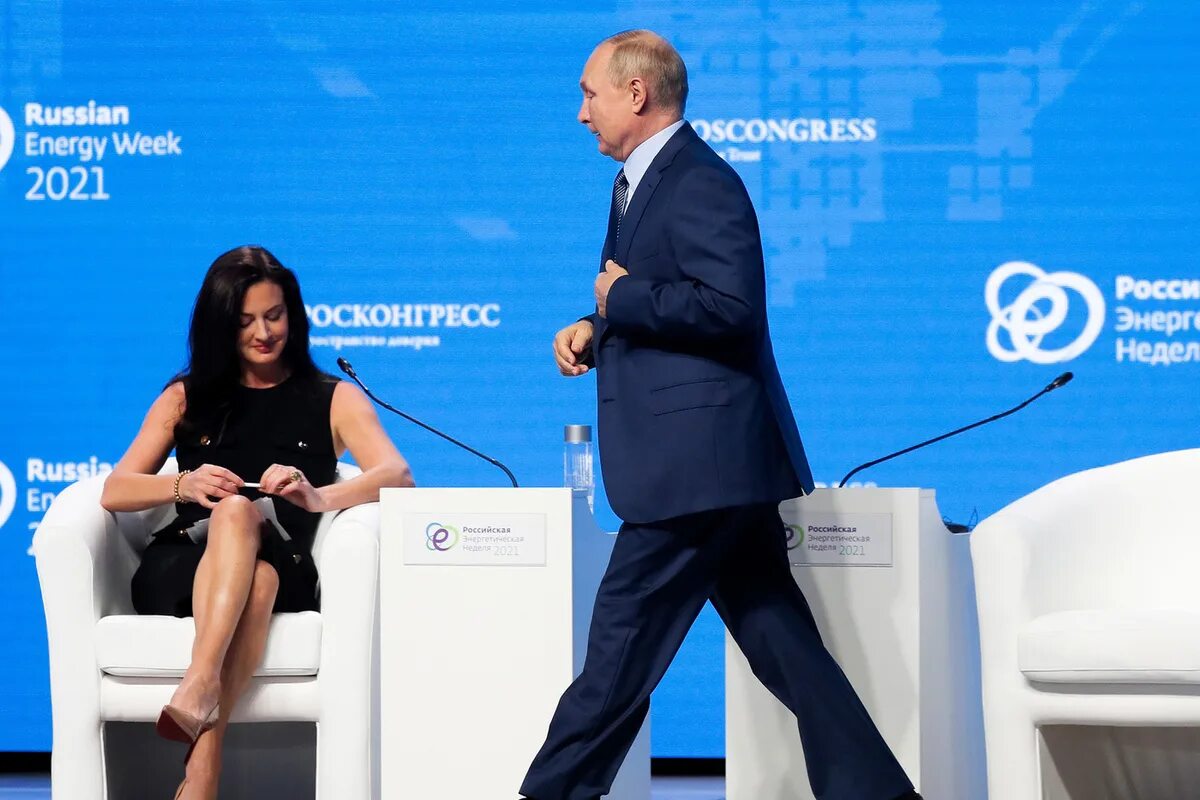Ведущая с путиным