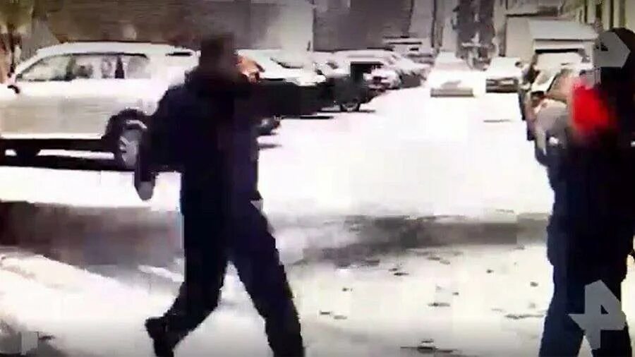 угрожал пистолетом вагнеровцу. угрожал пистолетом вагнеровцу. задержание чвк вагнера в белоруссии. девушка ограбление. угрожал пистолетом вагнеровцу.