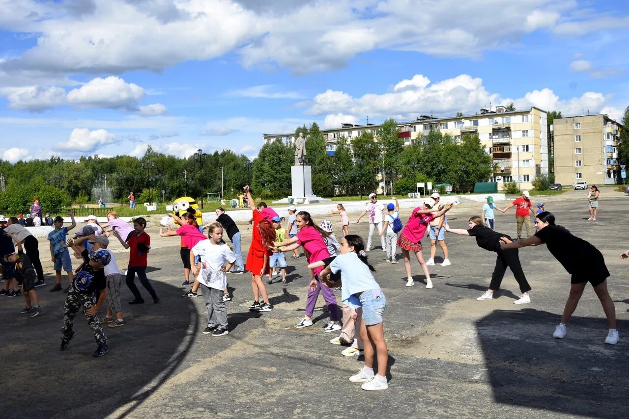 Новости вуктыла лайф. Стадион на Вуктыле. КСК Вуктыл. Спортсмены нашего города. Вуктыл площадь города.