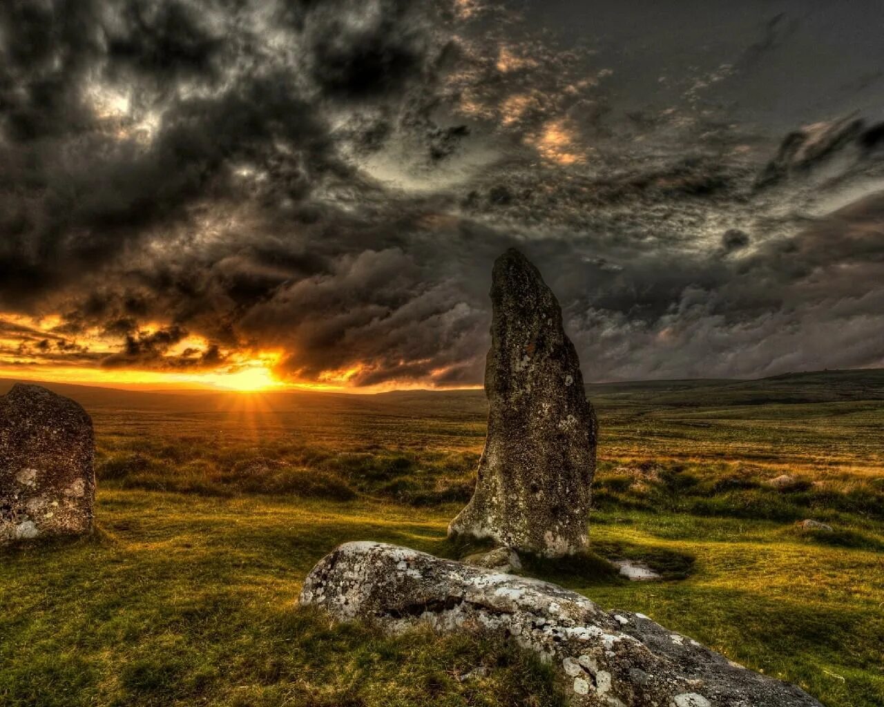 Камни солнца и луны. Каменное солнце. Камень солнца. Sun Stone.