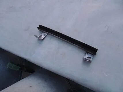 Держатель стекла автомобиля