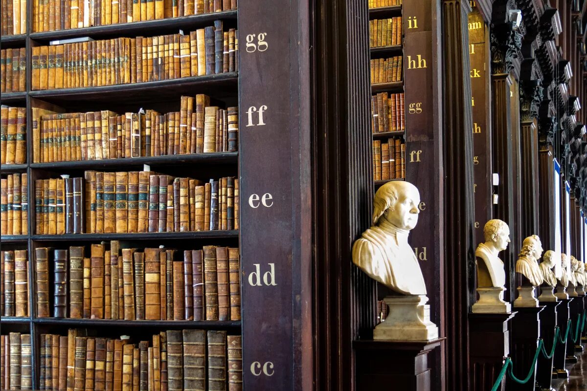 Библиотека Тринити-колледжа, Ирландия. Библиотека Рена в Кембридже. Библиотека Тринити-колледжа бюст. Лермонтов библиотека Тринити колледжа. Библиотека правовых актов