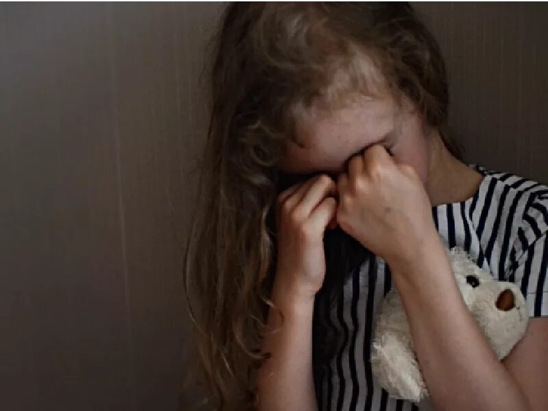 плачущая девочка подросток. девушка плачет. школьница плачет. девочка плачет 10 лет. плачущая девочка.